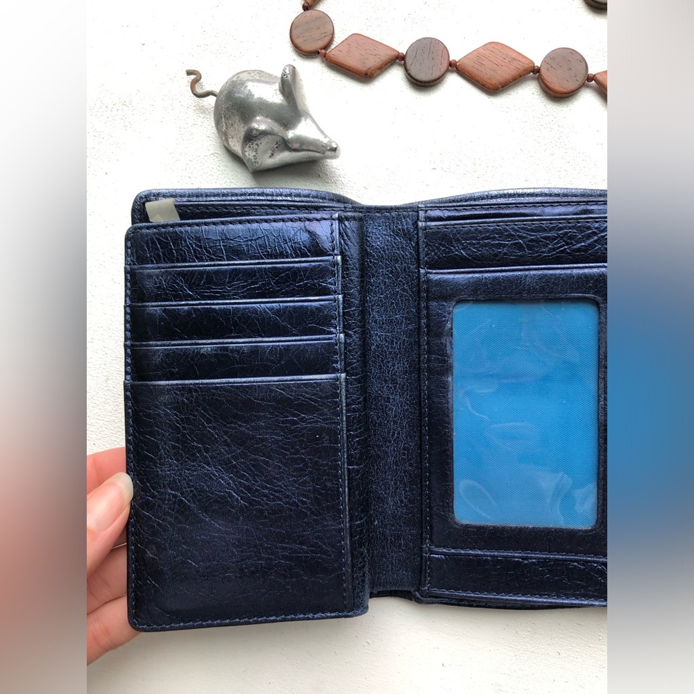 Isabella Fiore 100% leather wallet - metallic blue - rare hard to find - Picture 9 of 17